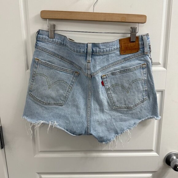 Levi’s Premium 501 Logo High Rise Jean Shorts Light Wash Size 31 - Picture 3 of 3